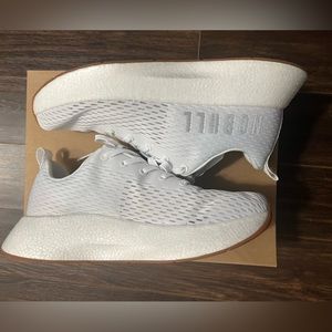 NOBULL white runner plus LIKE NEW